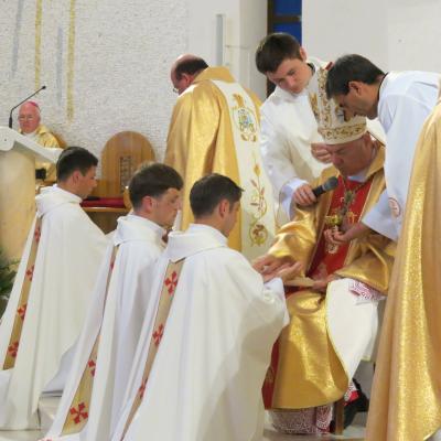 24 iunie: Iaşi: Hirotonirea a 29 de preoţi