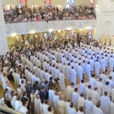 24 iunie: Iaşi: Hirotonirea a 29 de preoţi