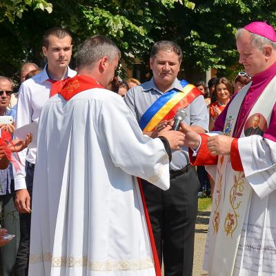 28 iunie: Călugăreni şi Roşiori: Administrarea sfântului Mir