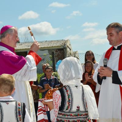 28 iunie: Călugăreni şi Roşiori: Administrarea sfântului Mir