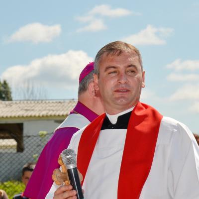 28 iunie: Călugăreni şi Roşiori: Administrarea sfântului Mir