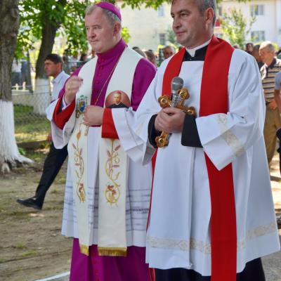 28 iunie: Călugăreni şi Roşiori: Administrarea sfântului Mir