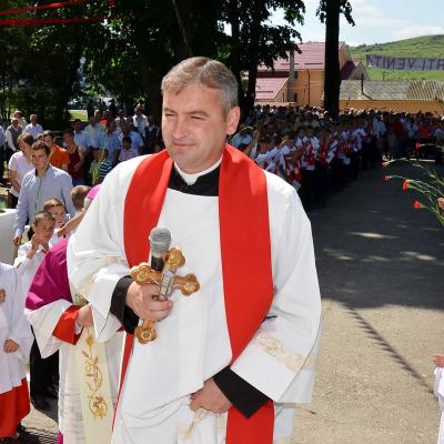 28 iunie: Călugăreni şi Roşiori: Administrarea sfântului Mir