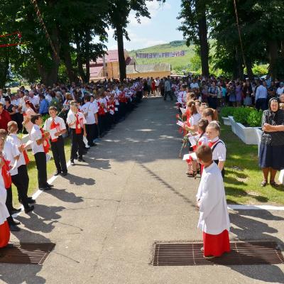 28 iunie: Călugăreni şi Roşiori: Administrarea sfântului Mir