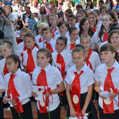 28 iunie: Călugăreni şi Roşiori: Administrarea sfântului Mir
