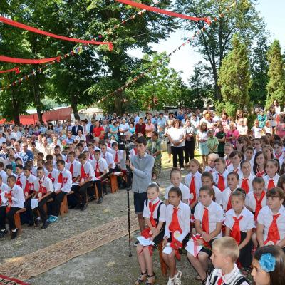 28 iunie: Călugăreni şi Roşiori: Administrarea sfântului Mir