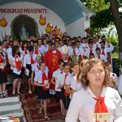 28 iunie: Călugăreni şi Roşiori: Administrarea sfântului Mir