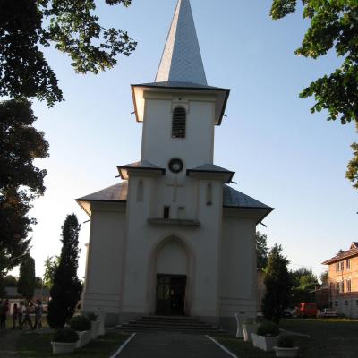 28 iunie: Călugăreni şi Roşiori: Administrarea sfântului Mir