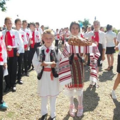 28 iunie: Călugăreni şi Roşiori: Administrarea sfântului Mir