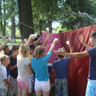 30 iunie - 7 iulie: Gioseni: Campusul "Vara împreună"