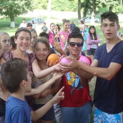 30 iunie - 7 iulie: Gioseni: Campusul "Vara împreună"