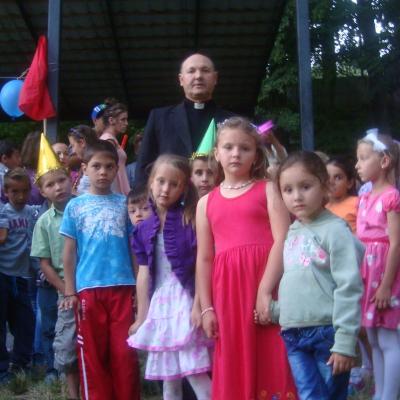 30 iunie - 7 iulie: Gioseni: Campusul "Vara împreună"