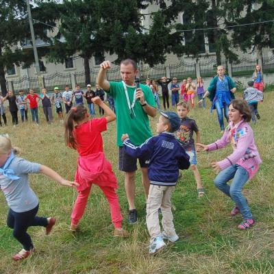 2-6 iulie: Oţeleni: Campus "Colorează-ti viaţa"