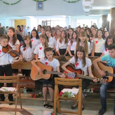 5 iulie: Paşcani: Conferirea sfântului Mir