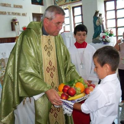 6 iulie: Valea Mică: Prima Sfântă Împărtăşanie