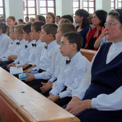 6 iulie: Valea Mică: Prima Sfântă Împărtăşanie