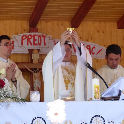 6 iulie: Ploscuţeni: Primiţia părintelui Daniel Ioniţă