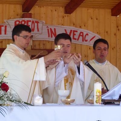 6 iulie: Ploscuţeni: Primiţia părintelui Daniel Ioniţă