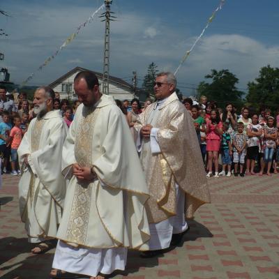 6 iulie: Tuta: Prima Sfântă Împărtăşanie