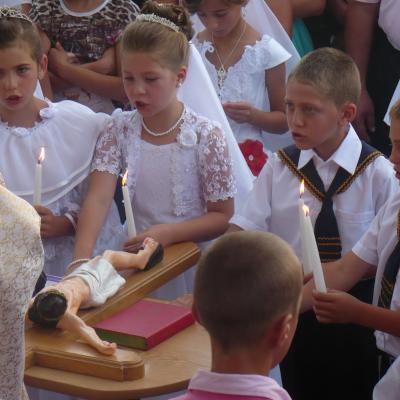 6 iulie: Tuta: Prima Sfântă Împărtăşanie