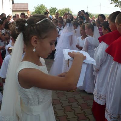 6 iulie: Tuta: Prima Sfântă Împărtăşanie
