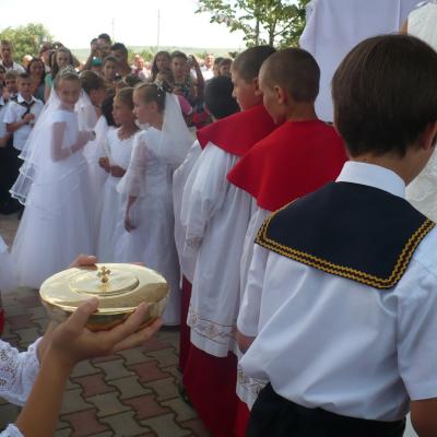 6 iulie: Tuta: Prima Sfântă Împărtăşanie