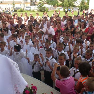 6 iulie: Tuta: Prima Sfântă Împărtăşanie
