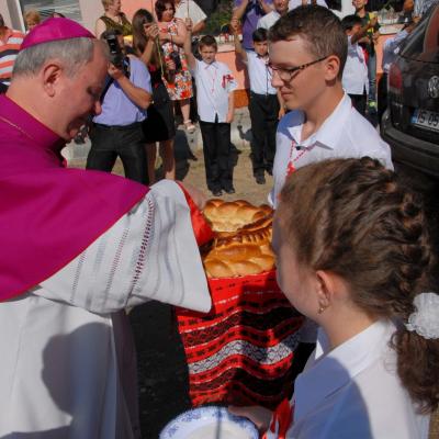 12 iulie: Huşi "Sfântul Anton": Administrarea sacramentului sfântului Mir