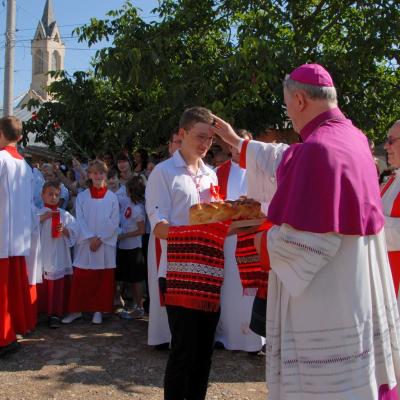 12 iulie: Huşi "Sfântul Anton": Administrarea sacramentului sfântului Mir