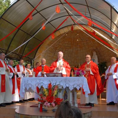 12 iulie: Huşi "Sfântul Anton": Administrarea sacramentului sfântului Mir