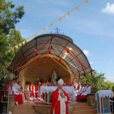 12 iulie: Huşi "Sfântul Anton": Administrarea sacramentului sfântului Mir