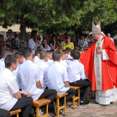 12 iulie: Huşi "Sfântul Anton": Administrarea sacramentului sfântului Mir