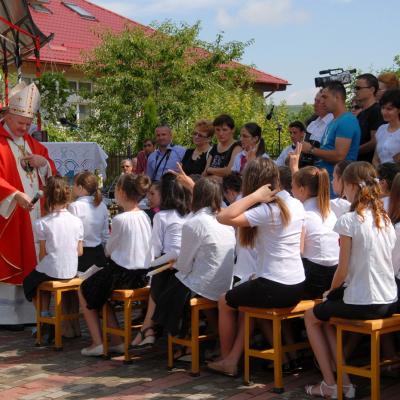 12 iulie: Huşi "Sfântul Anton": Administrarea sacramentului sfântului Mir