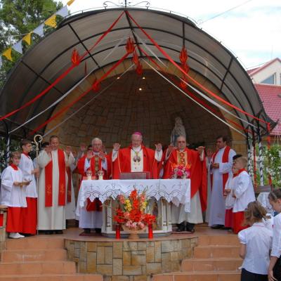 12 iulie: Huşi "Sfântul Anton": Administrarea sacramentului sfântului Mir