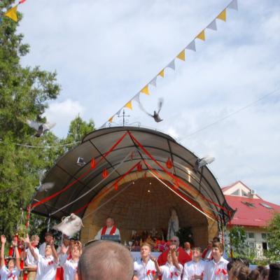 12 iulie: Huşi "Sfântul Anton": Administrarea sacramentului sfântului Mir