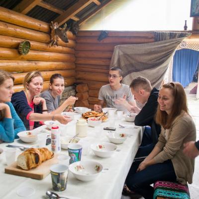 21-25 iulie: Tineri din Iaşi "Sfânta Tereza" în campus la Gura Humorului, cu gândul la fericitul Anton Durcovici