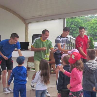 23-27 iulie: Luncaşi: Campusul pentru copii "Colorează-ţi viaţa!"