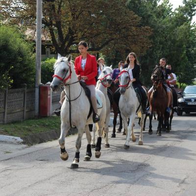 26 iulie: Huşi - Corni: Administrarea sacramentului Mirului