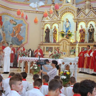 26 iulie: Huşi - Corni: Administrarea sacramentului Mirului