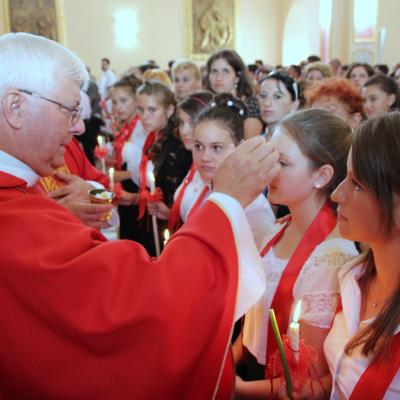 26 iulie: Huşi - Corni: Administrarea sacramentului Mirului