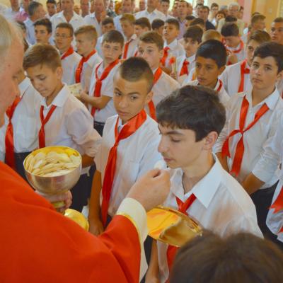 26 iulie: Huşi - Corni: Administrarea sacramentului Mirului