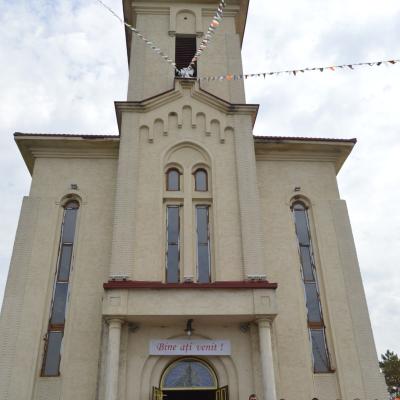 26 iulie: Huşi - Corni: Administrarea sacramentului Mirului