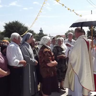 2 august: Hălăuceşti: Sfinţirea capelei mortuare din cimitirul catolic