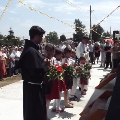 2 august: Hălăuceşti: Sfinţirea capelei mortuare din cimitirul catolic