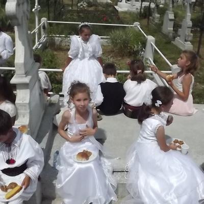 2 august: Hălăuceşti: Sfinţirea capelei mortuare din cimitirul catolic
