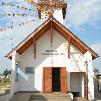 2 august: Hălăuceşti: Sfinţirea capelei mortuare din cimitirul catolic