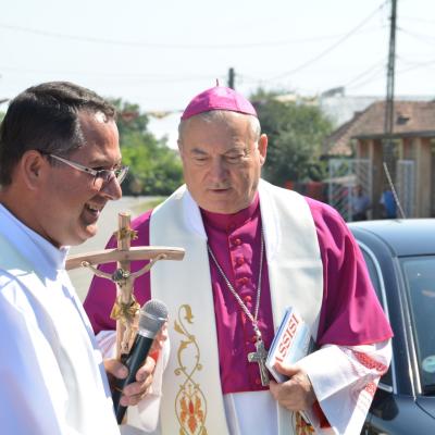 2 august: Hălăuceşti: Sfinţirea capelei mortuare din cimitirul catolic