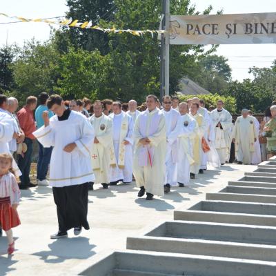 2 august: Hălăuceşti: Sfinţirea capelei mortuare din cimitirul catolic