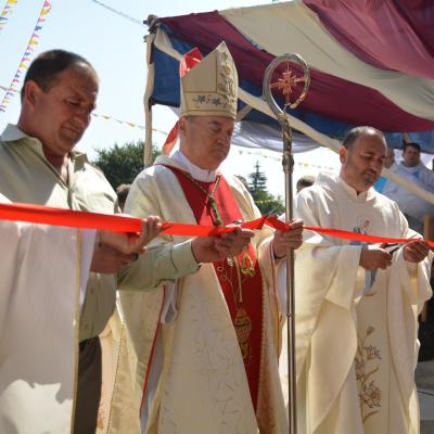 2 august: Hălăuceşti: Sfinţirea capelei mortuare din cimitirul catolic