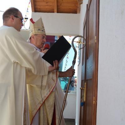 2 august: Hălăuceşti: Sfinţirea capelei mortuare din cimitirul catolic